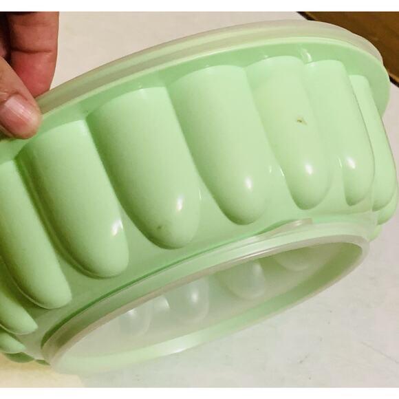 Vintage TUPPERWARE #1202 Jadeite Mint Green Jello Mold Ice Ring Jel-n-serve 3 Pc - Picture 4 of 4